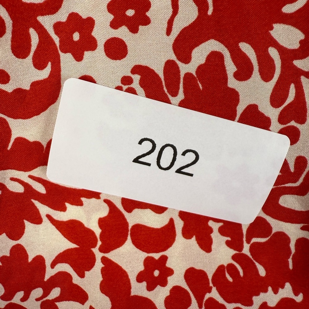 Sundance red floral silk blouse size large preowned - Picture 10 of 10